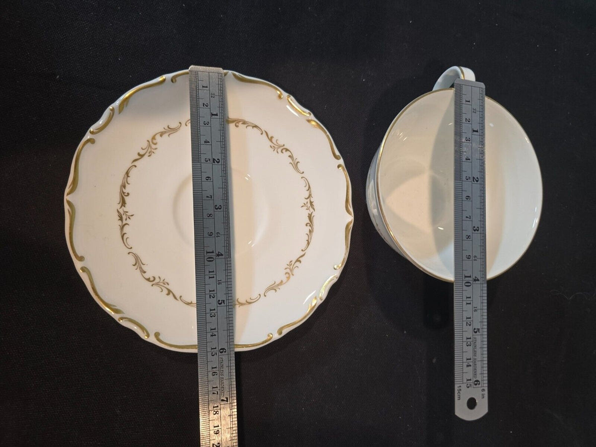 Set of 4 Royal Doulton Richelieu White/Gold Cup & Saucers H4957