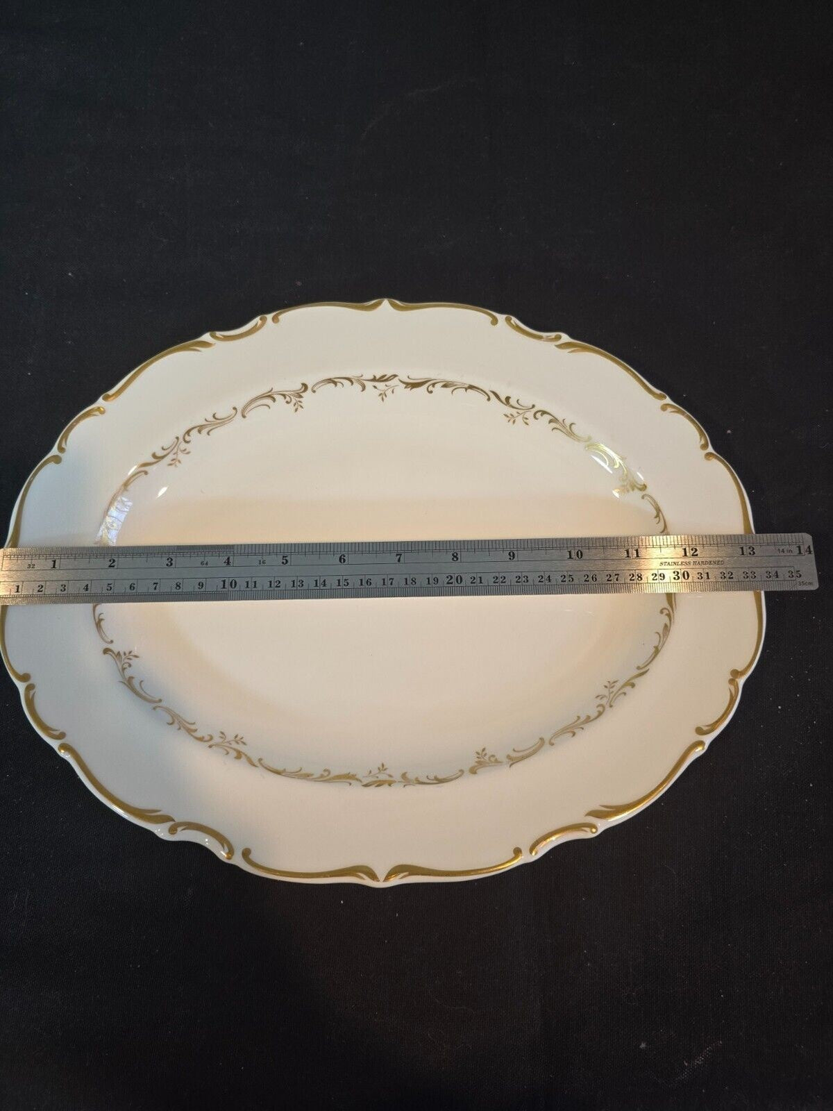 Royal Doulton Richelieu White/Gold 13-5/8" Oval Serving Platter H4957