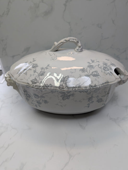 J&G Meakin Hanley England Concord Flow Blue Covered Soup Tureen Ladle Notch