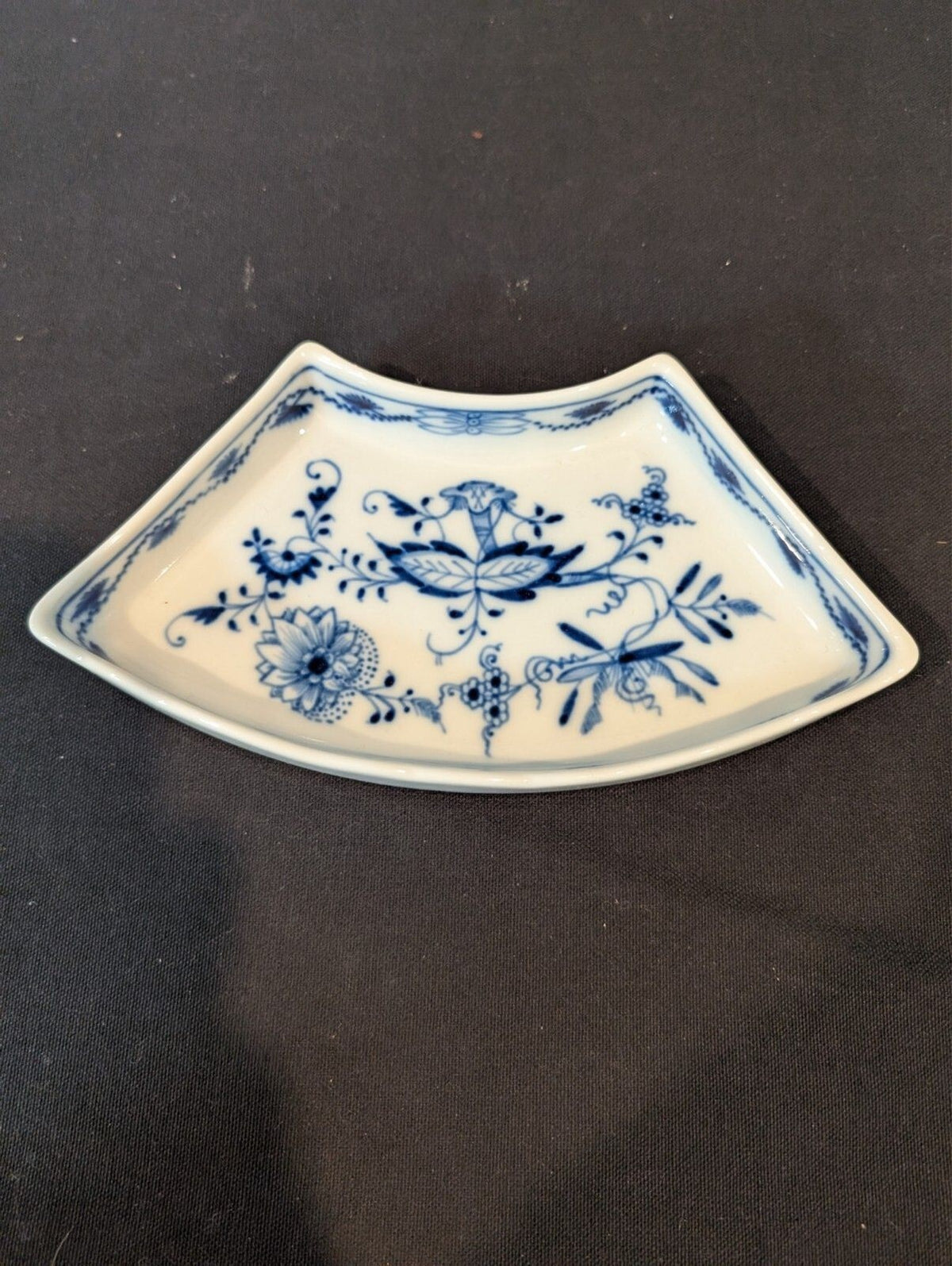 Meissen Blue Onion 5-Piece Crescent Serving Set – Crossed Swords Mark