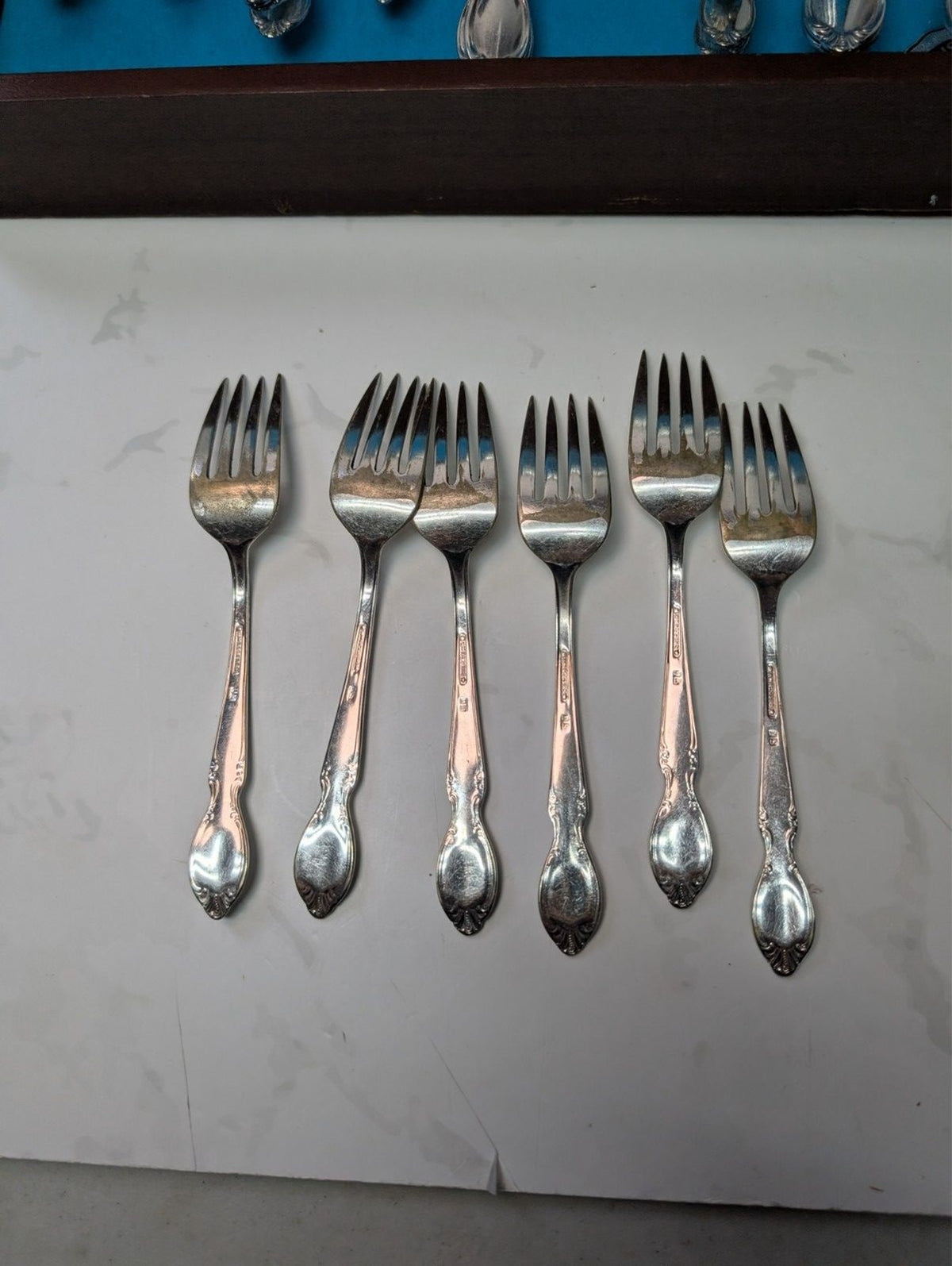WM Rogers Precious Mirror Silverplate Flatware Set 41 Pc with Chest