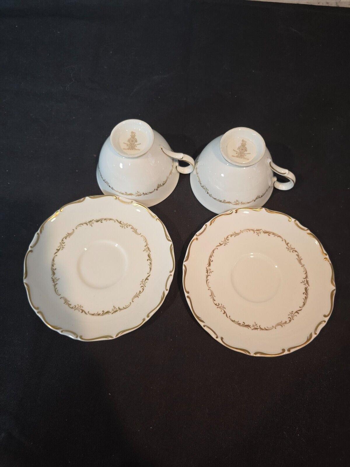 Set of 4 Royal Doulton Richelieu White/Gold Cup & Saucers H4957