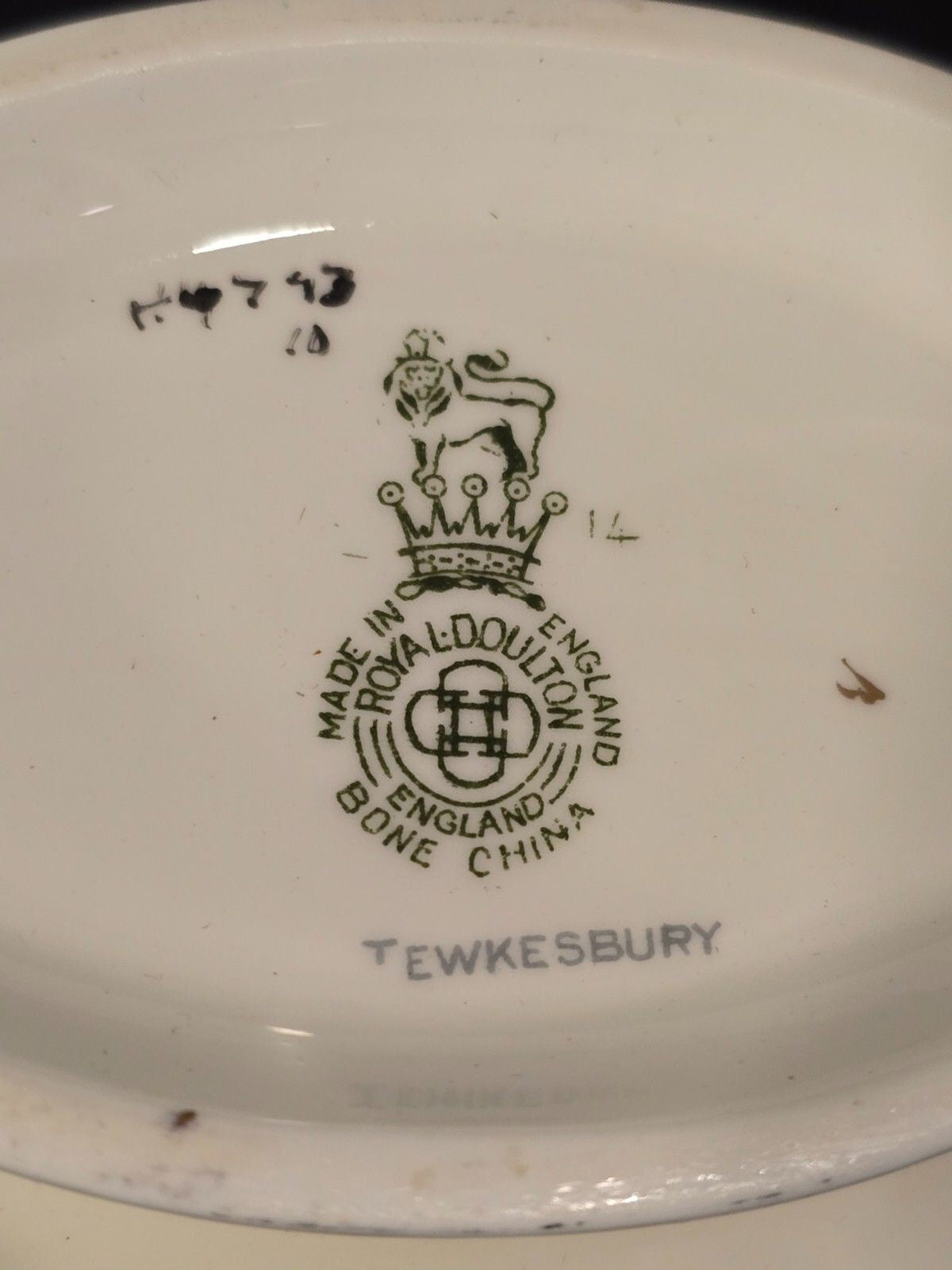Royal Doulton The Tewkesbury Gravy Boat & Under Plate ~bone china~England-H4811