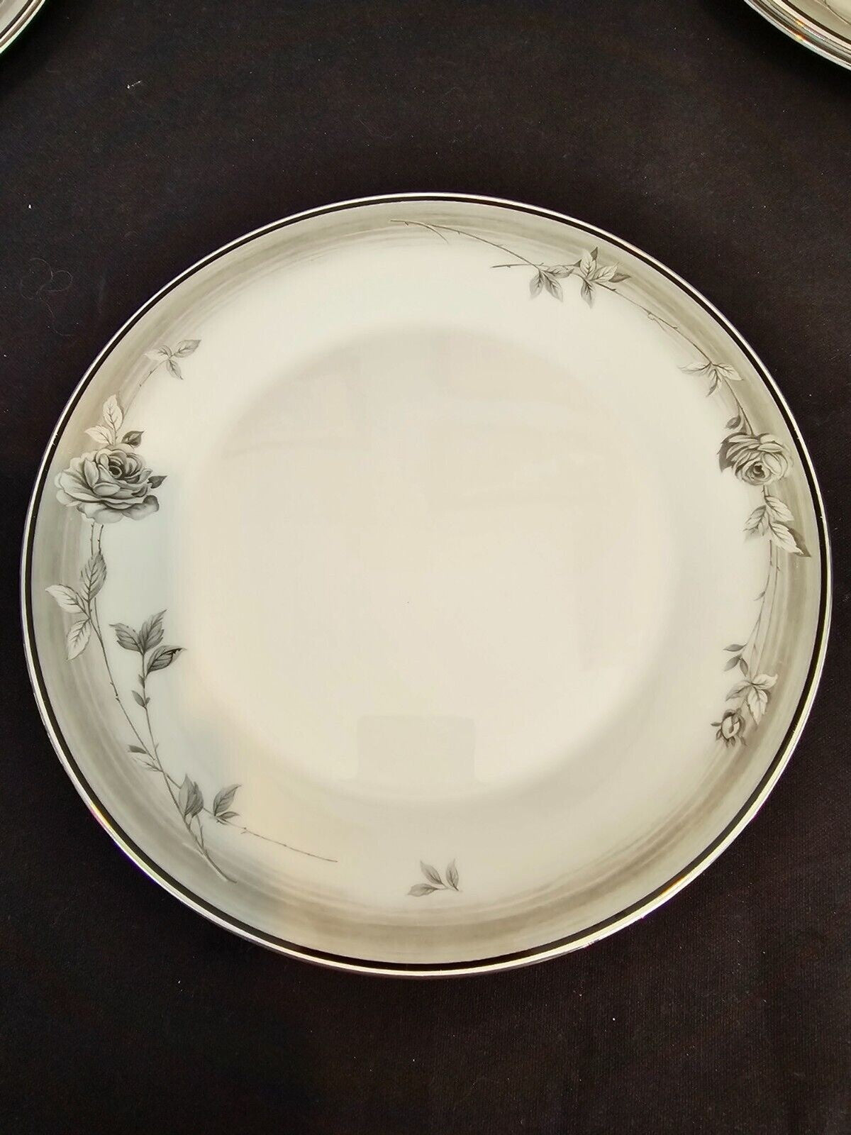 Set of 4 Royal Doulton Winter Rose H5129 10 1/2" Dinner Plates