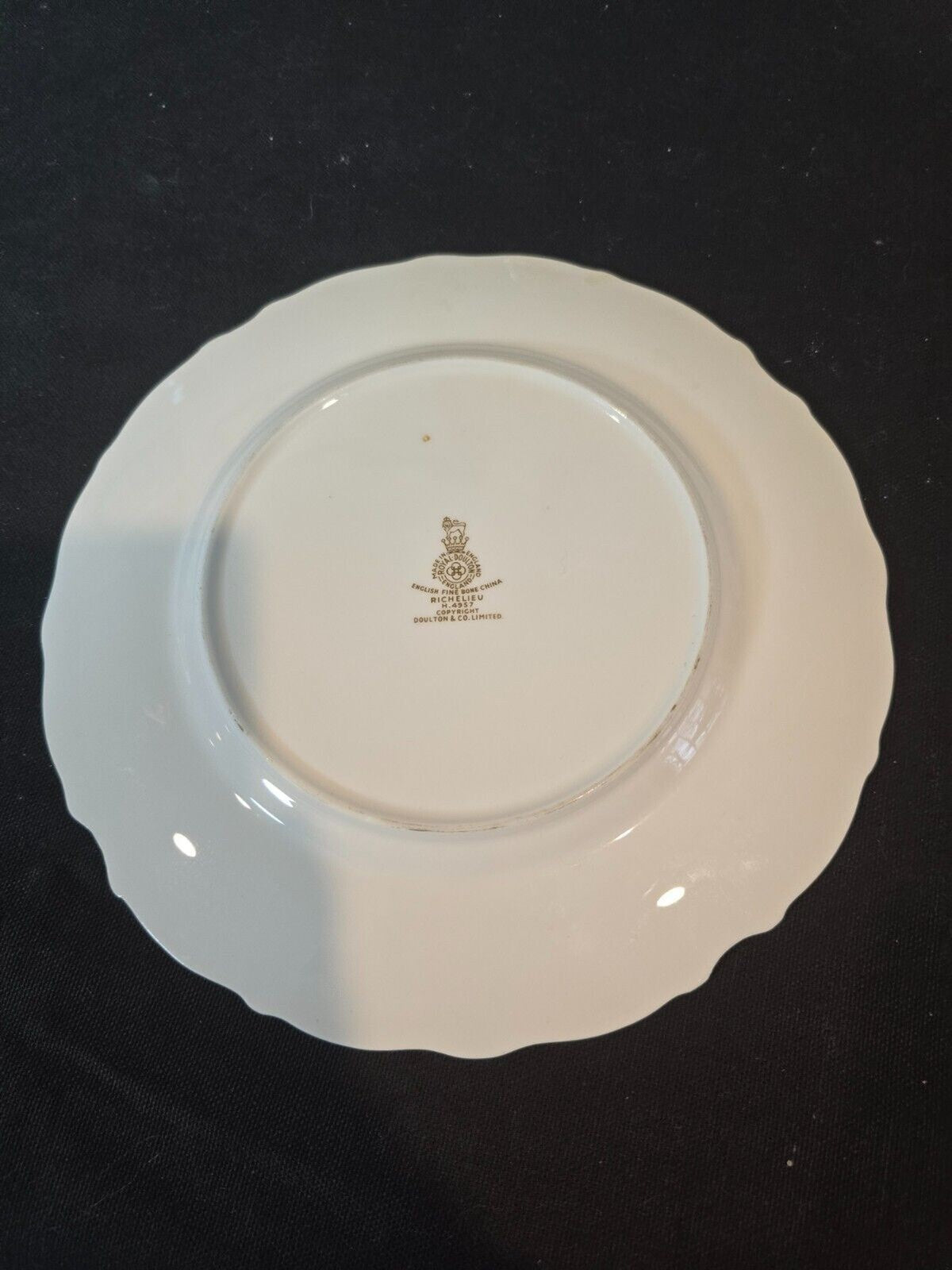 Set of 4 Royal Doulton Richelieu White/Gold 8" Salad Plates H4957