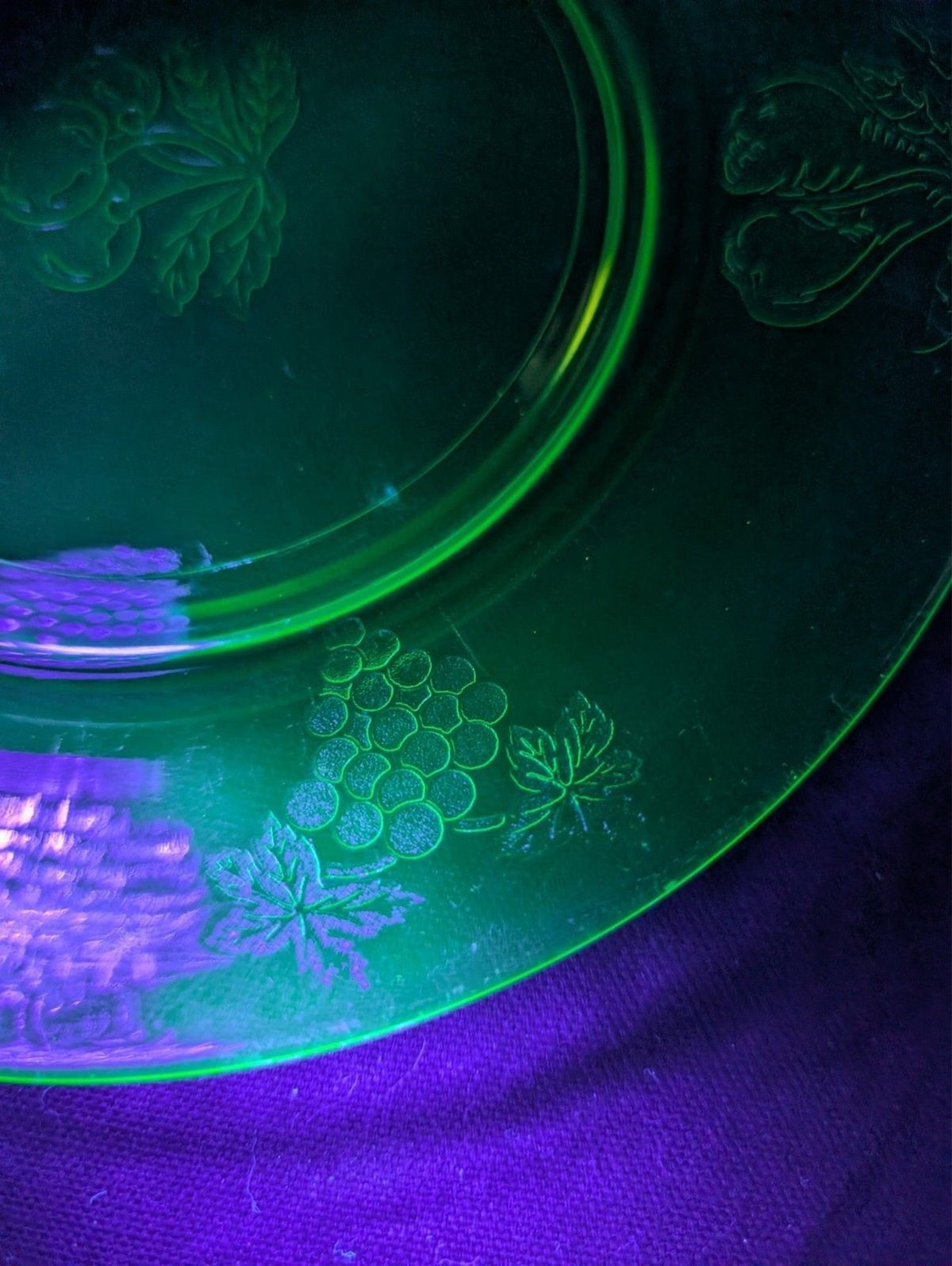 Set 2 Hazel Atlas Fruits Uranium Green Depression Glass Salad Plates 8 Inch