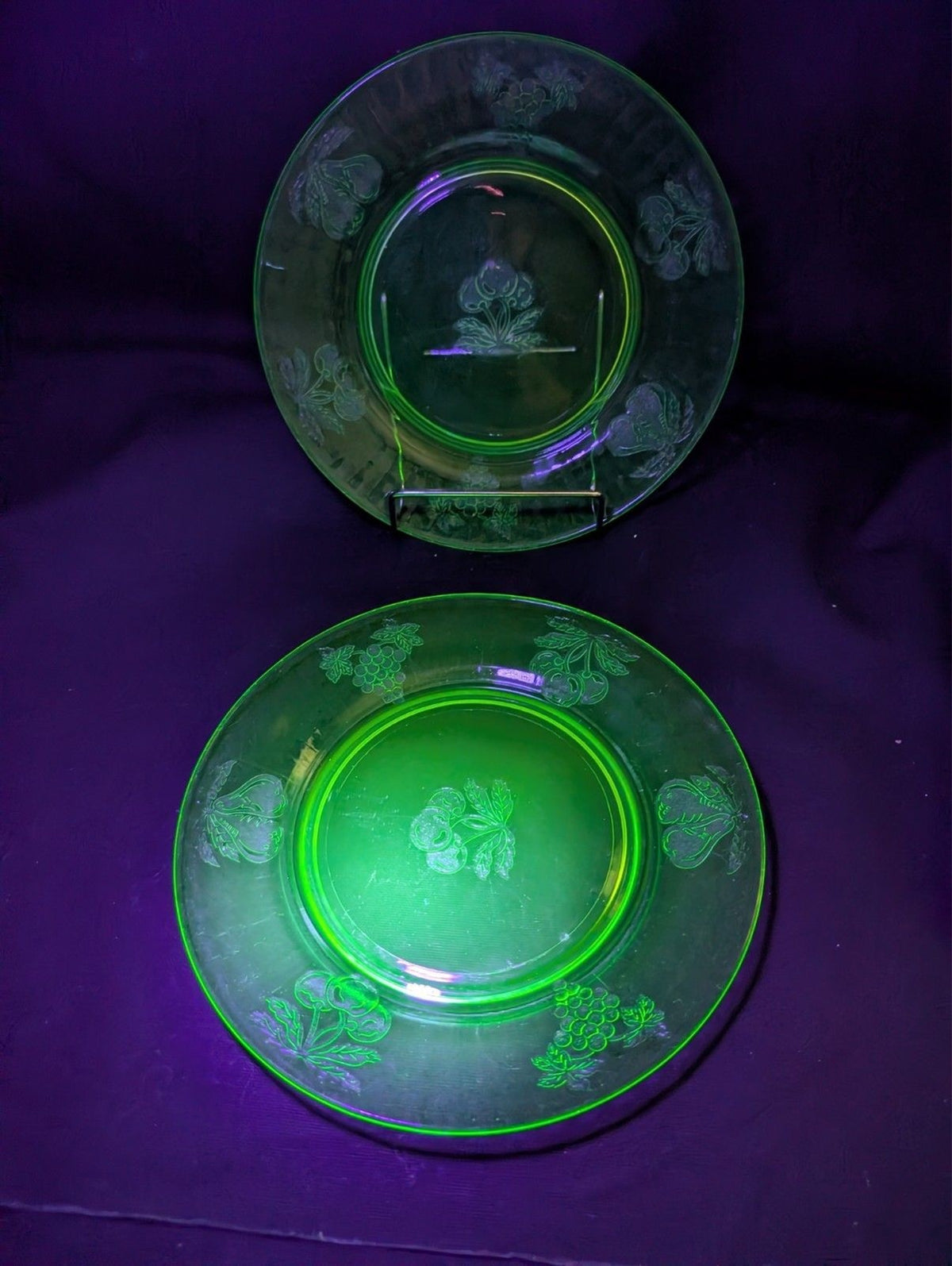 Set 2 Hazel Atlas Fruits Uranium Green Depression Glass Salad Plates 8 Inch