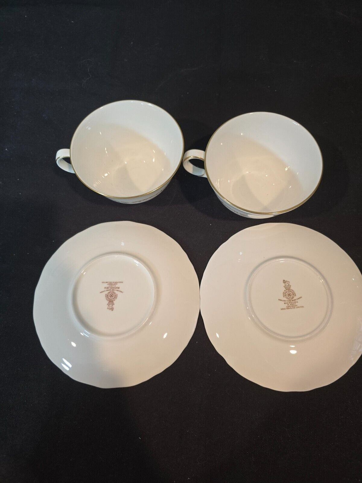 Set of 4 Royal Doulton Richelieu White/Gold Cup & Saucers H4957