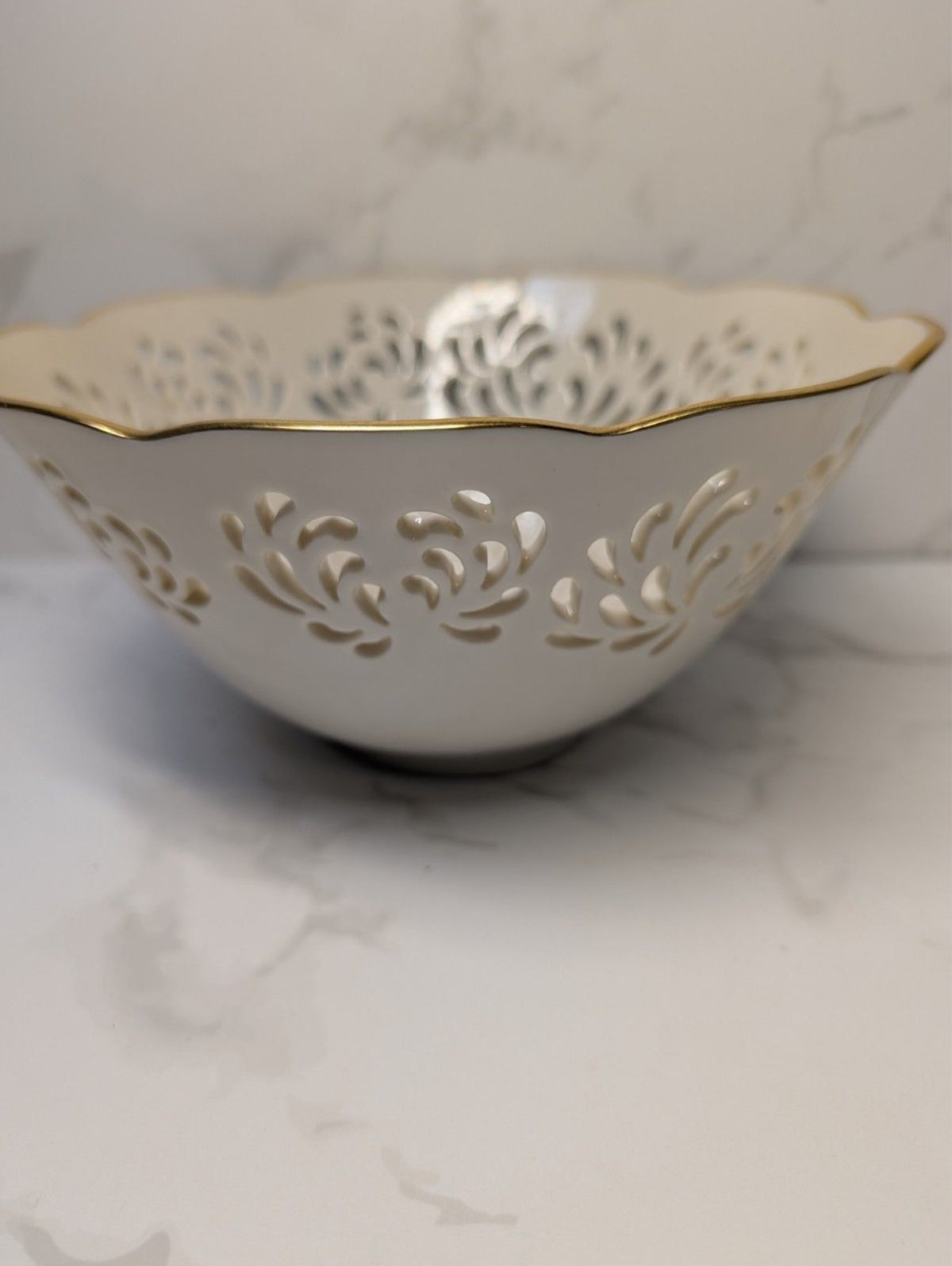 Lenox Pierced Ivory Gold Trim Serving Bowl Scalloped Edge 8.5in