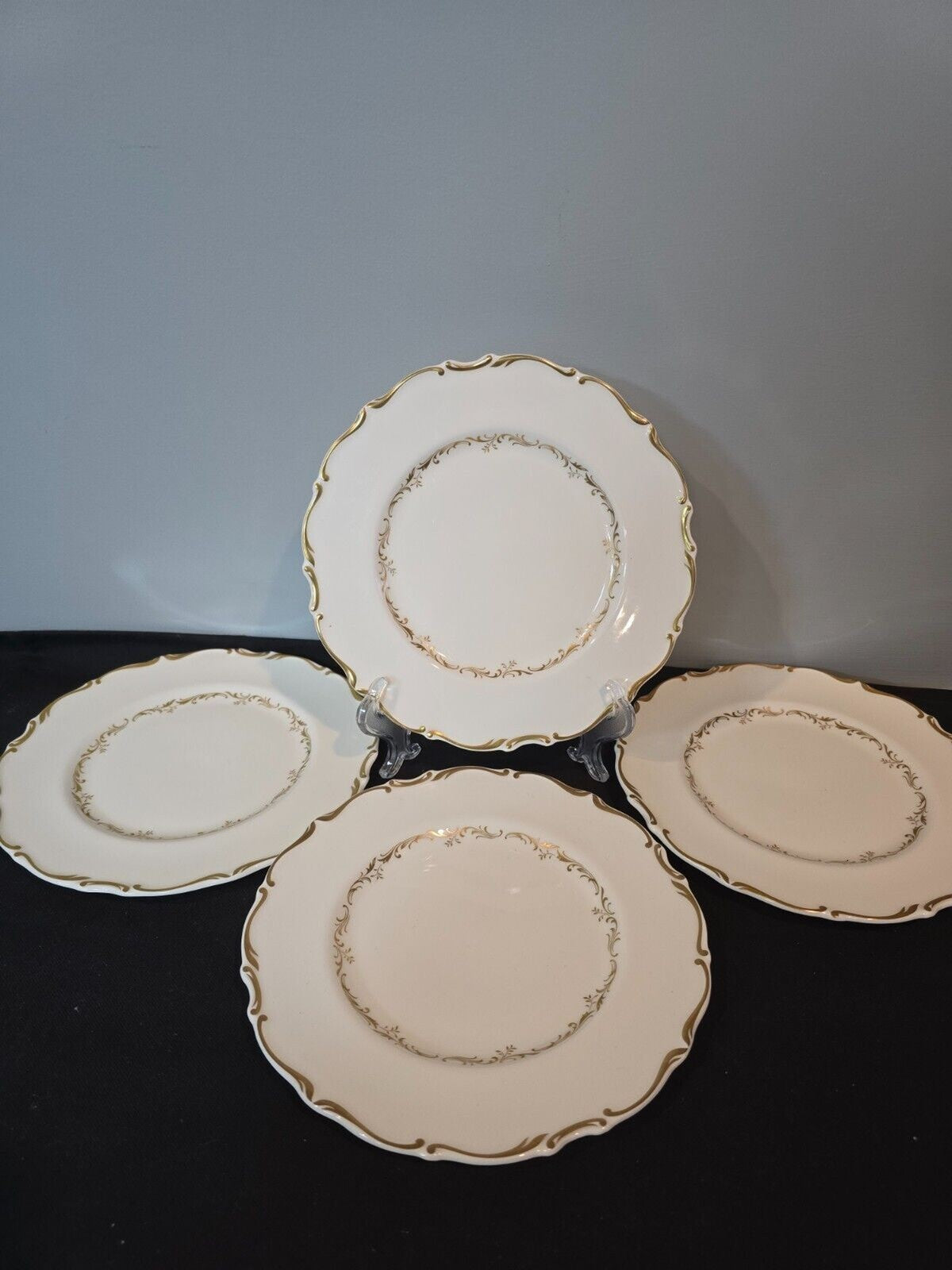 Set of 4 Royal Doulton Richelieu White/Gold 8" Salad Plates H4957