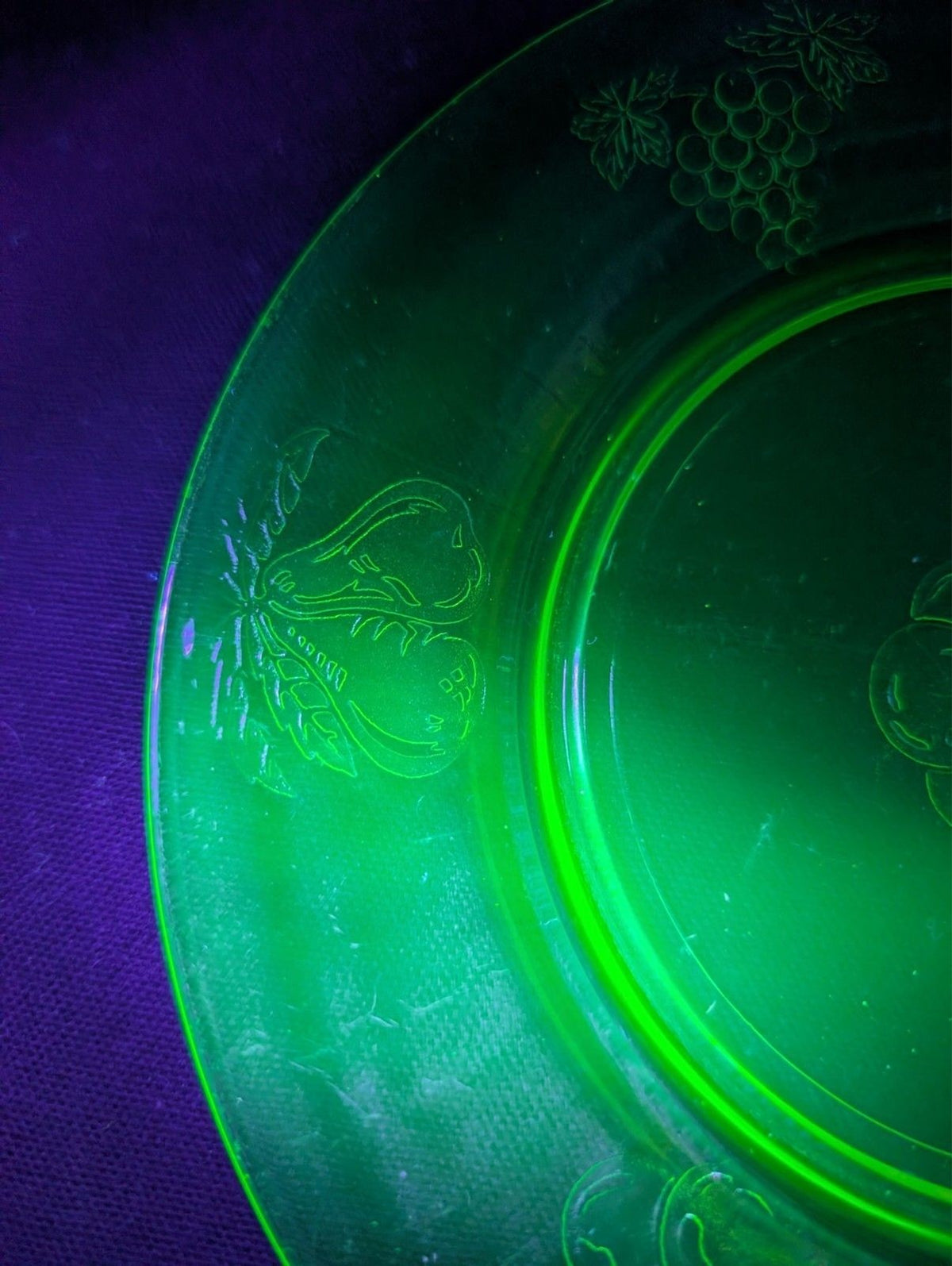 Set 2 Hazel Atlas Fruits Uranium Green Depression Glass Salad Plates 8 Inch