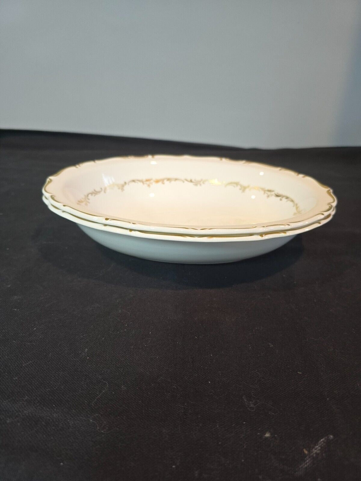 Royal Doulton Richelieu White/Gold 13-5/8" Oval Serving Platter H4957