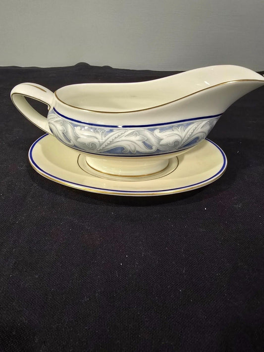 Royal Doulton The Tewkesbury Gravy Boat & Under Plate ~bone china~England-H4811