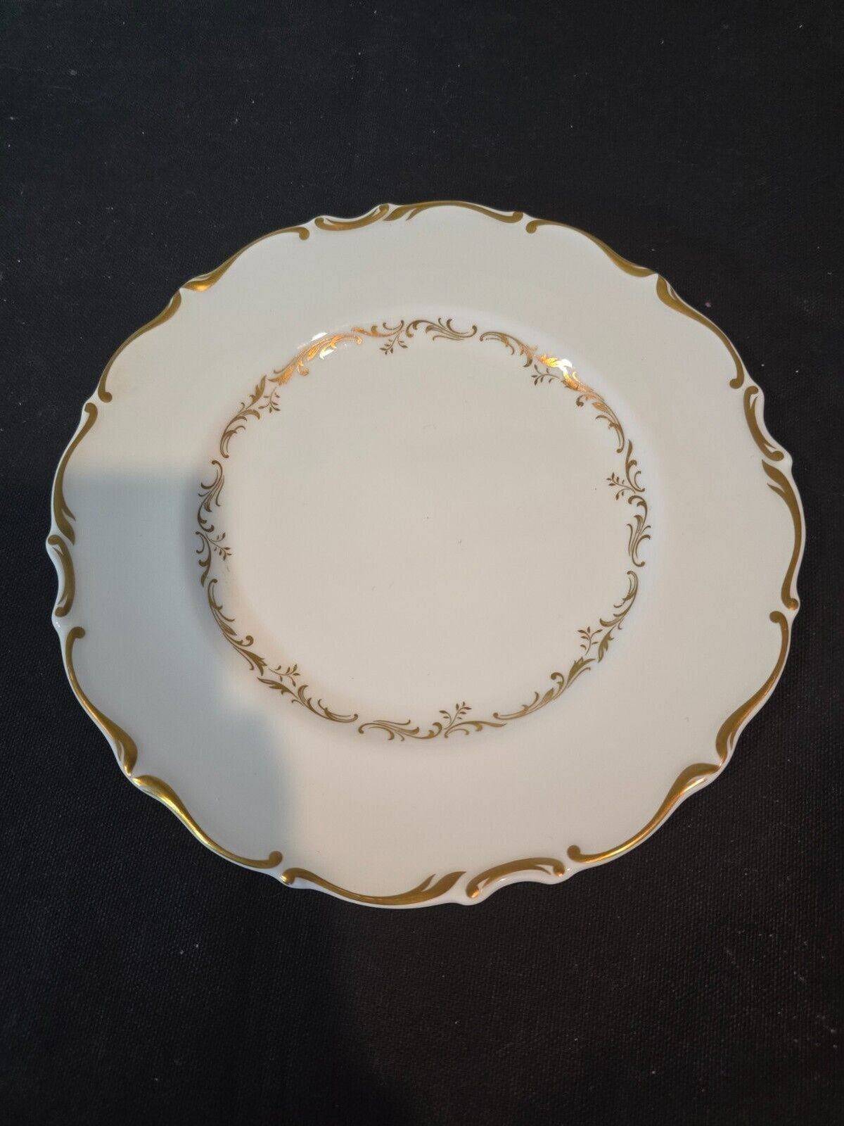 Set of 4 Royal Doulton Richelieu White/Gold 8" Salad Plates H4957