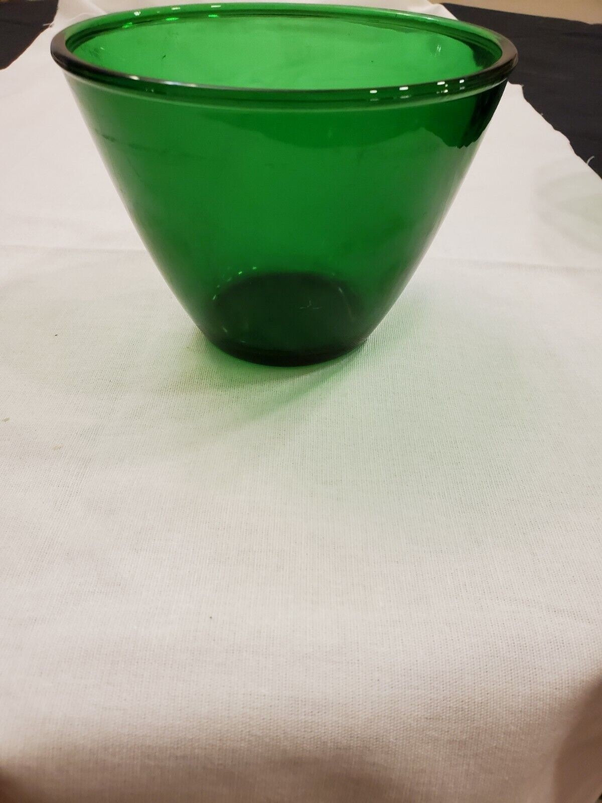 Anchor Hocking Green Splash-proof Bowls Set Of 2, 5.5" wide x 4" tall.