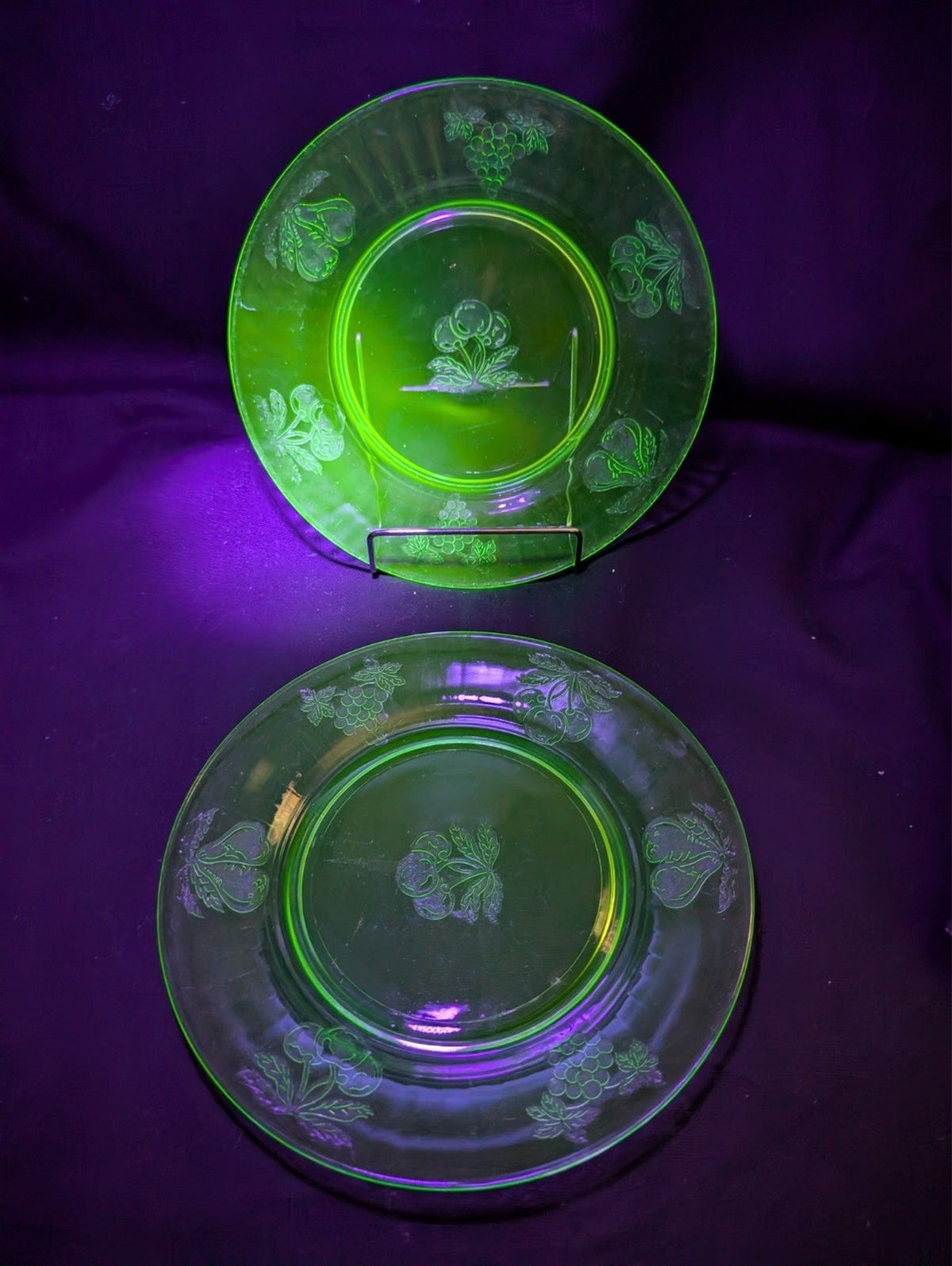 Set 2 Hazel Atlas Fruits Uranium Green Depression Glass Salad Plates 8 Inch