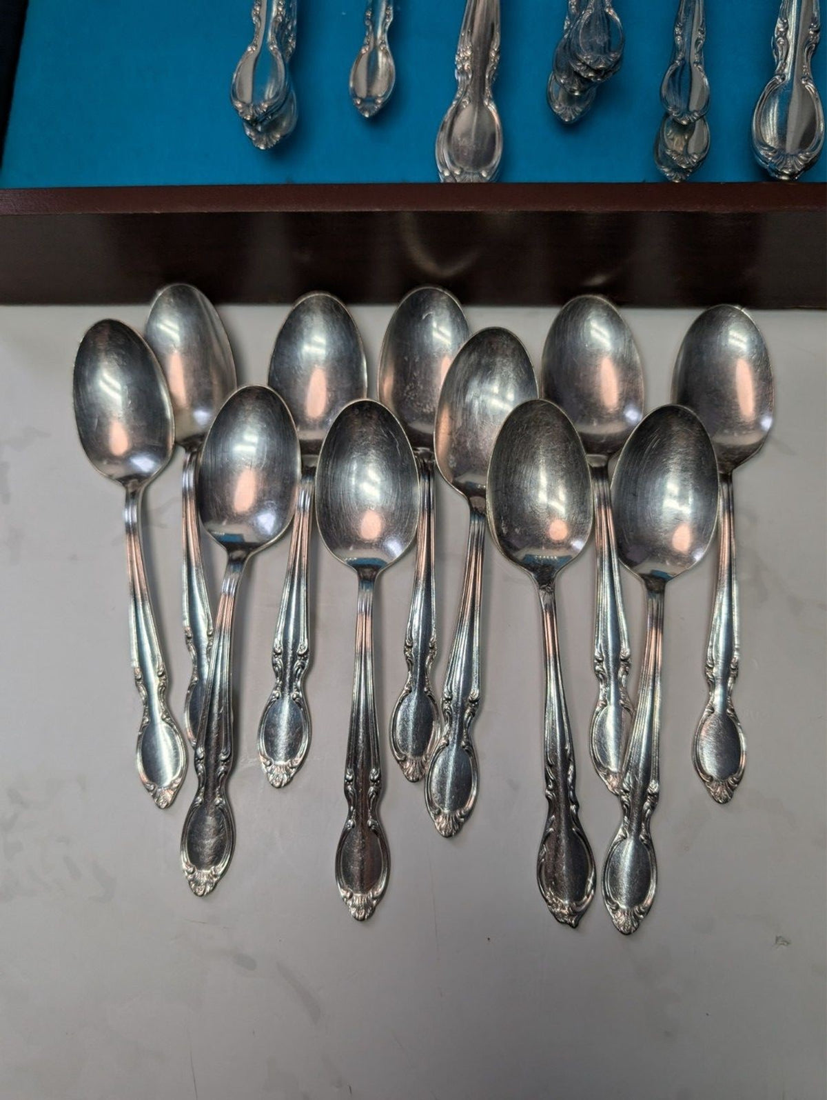 WM Rogers Precious Mirror Silverplate Flatware Set 41 Pc with Chest