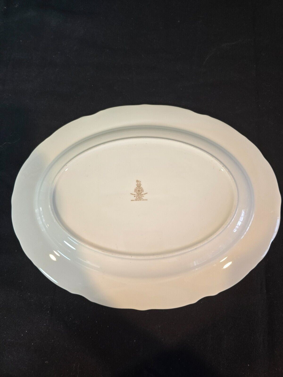 Royal Doulton Richelieu White/Gold 13-5/8" Oval Serving Platter H4957