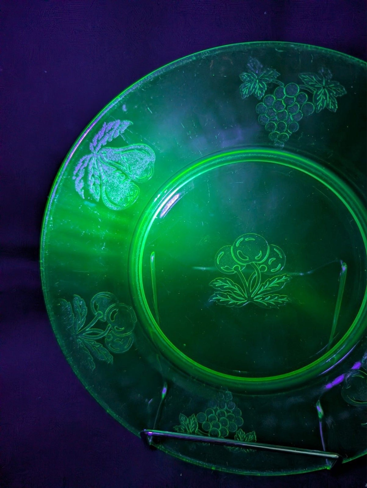 Set 2 Hazel Atlas Fruits Uranium Green Depression Glass Salad Plates 8 Inch