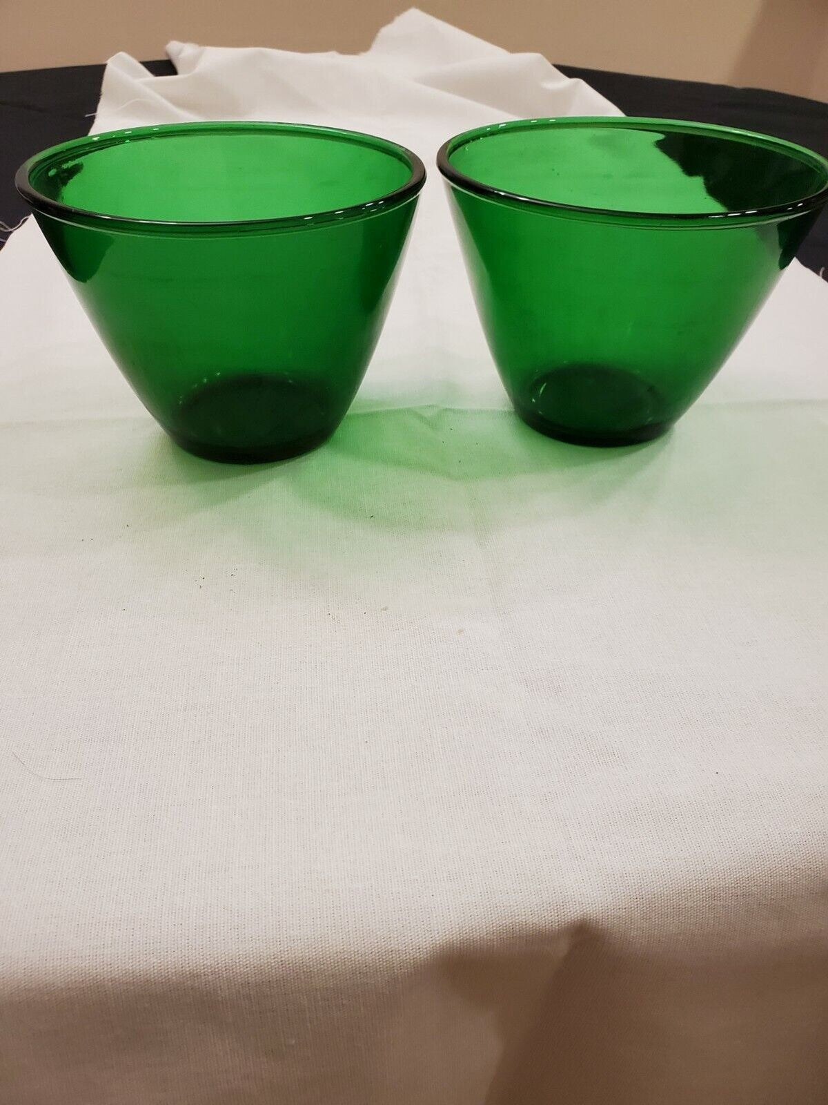 Anchor Hocking Green Splash-proof Bowls Set Of 2, 5.5" wide x 4" tall.