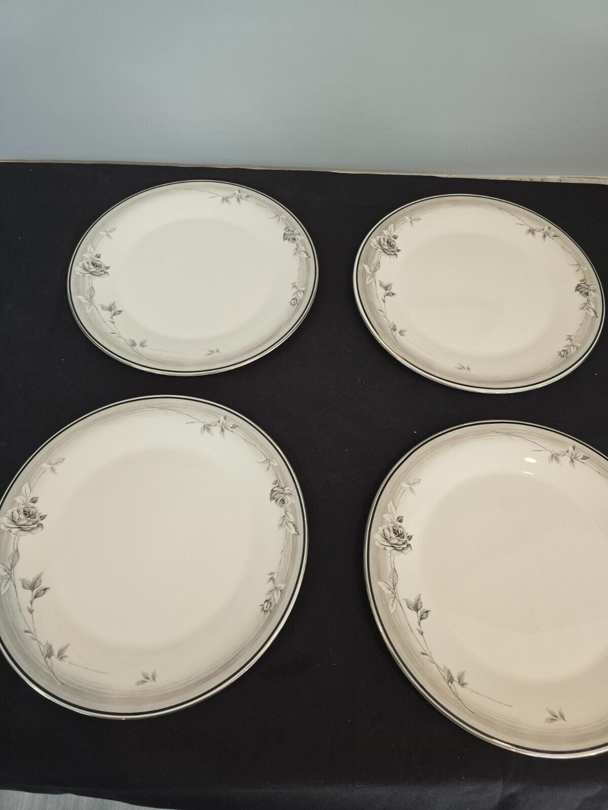 Set of 4 Royal Doulton Winter Rose H5129 10 1/2" Dinner Plates