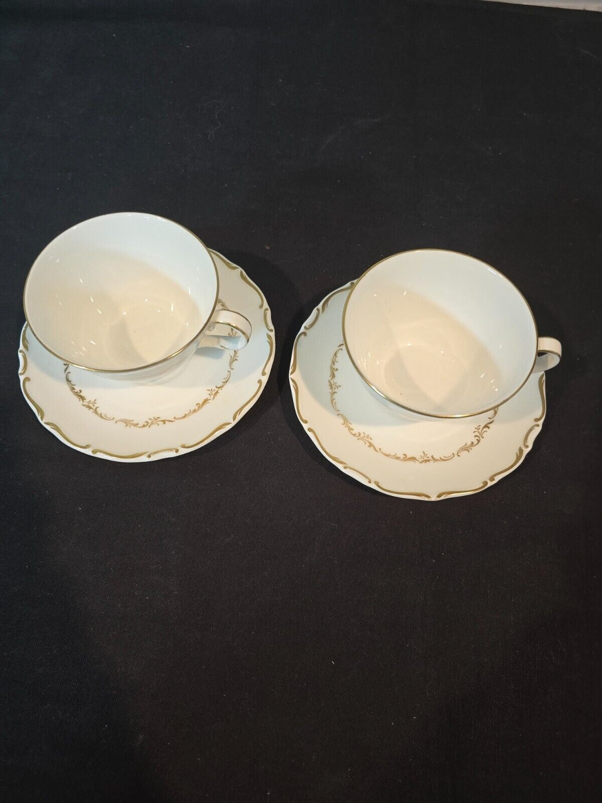 Set of 4 Royal Doulton Richelieu White/Gold Cup & Saucers H4957