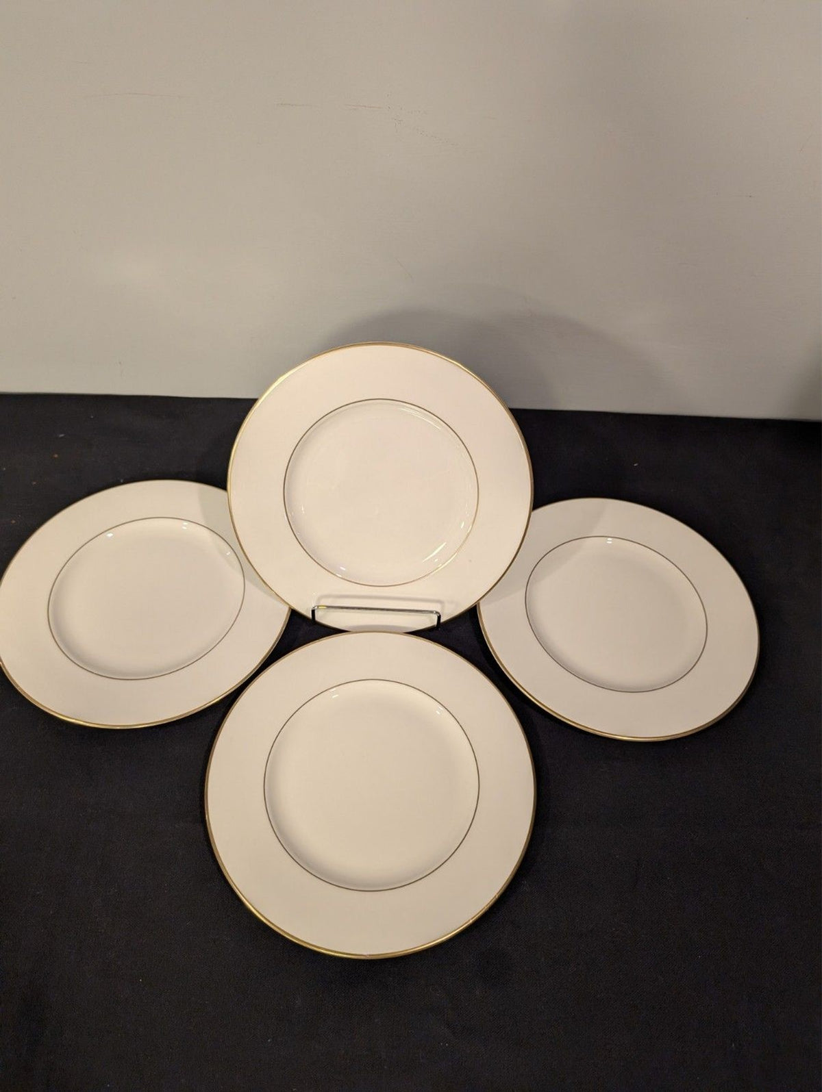 Heinrich Royal Gold Salad Plates Set of 4 – 8.75" – Villeroy & Boch W. German