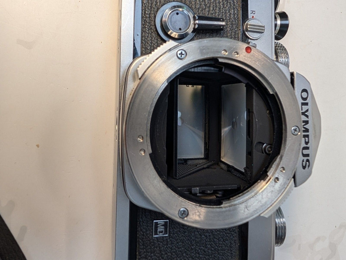 Olympus OM-1 MD 35mm SLR Film Camera Body w/ Original Case Tested Working