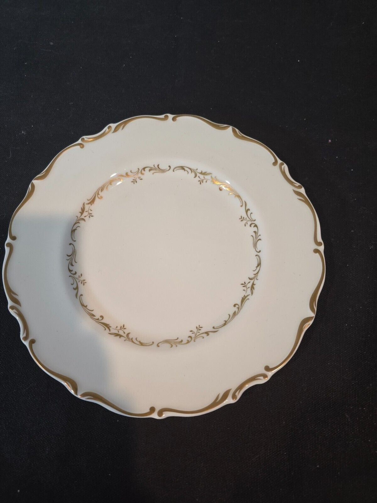 Set of 4 Royal Doulton Richelieu White/Gold 8" Salad Plates H4957