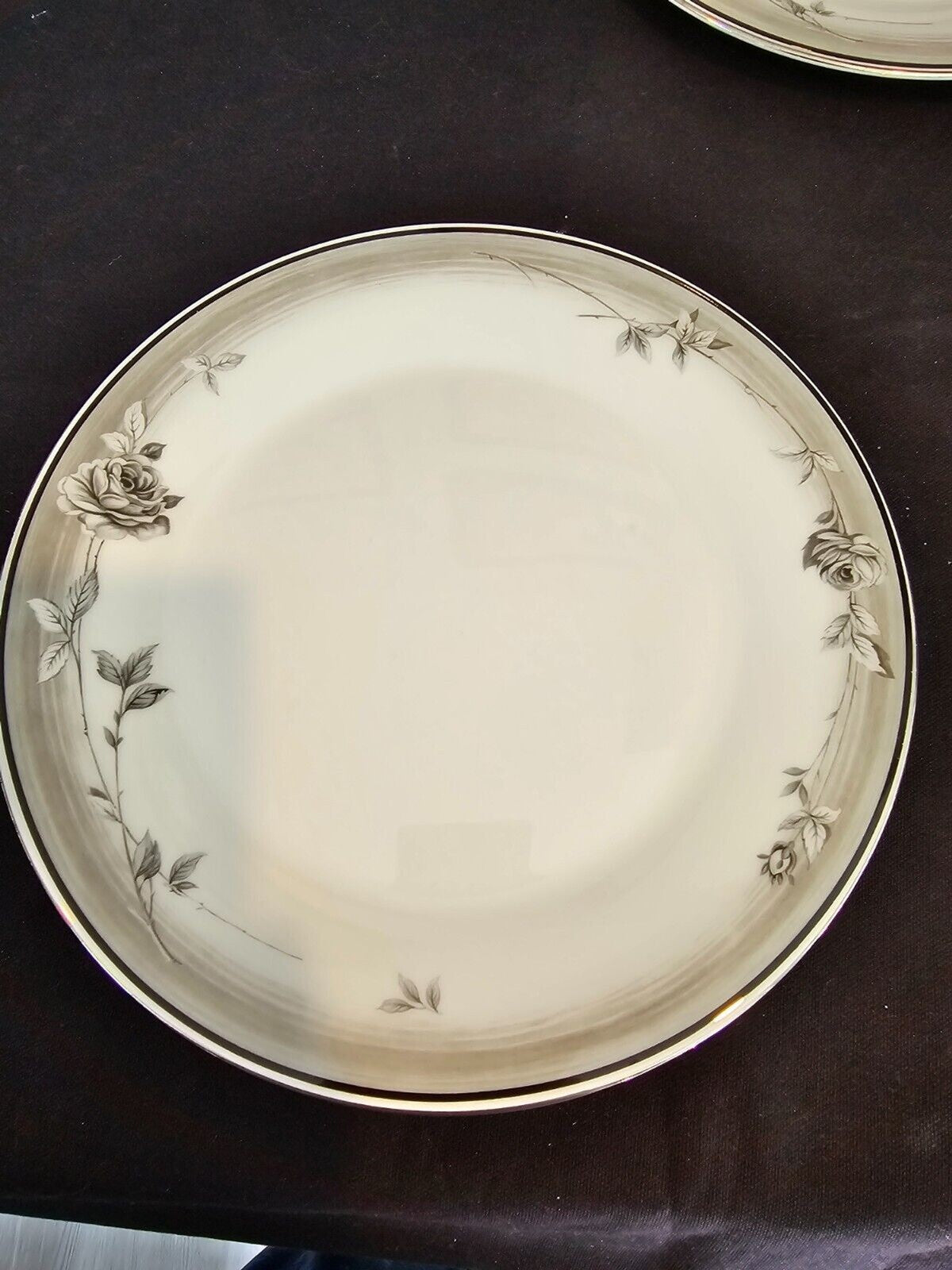 Set of 4 Royal Doulton Winter Rose H5129 10 1/2" Dinner Plates