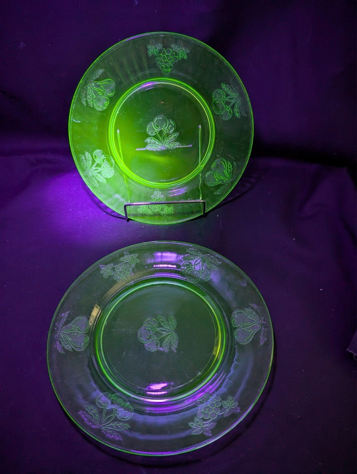 Set 2 Hazel Atlas Fruits Uranium Green Depression Glass Salad Plates 8 Inch