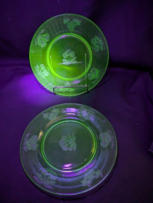 Set 2 Hazel Atlas Fruits Uranium Green Depression Glass Salad Plates 8 Inch