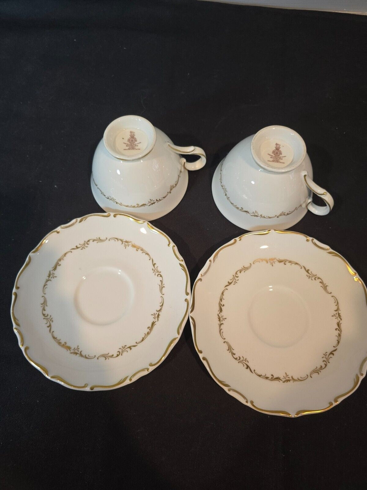 Set of 4 Royal Doulton Richelieu White/Gold Cup & Saucers H4957