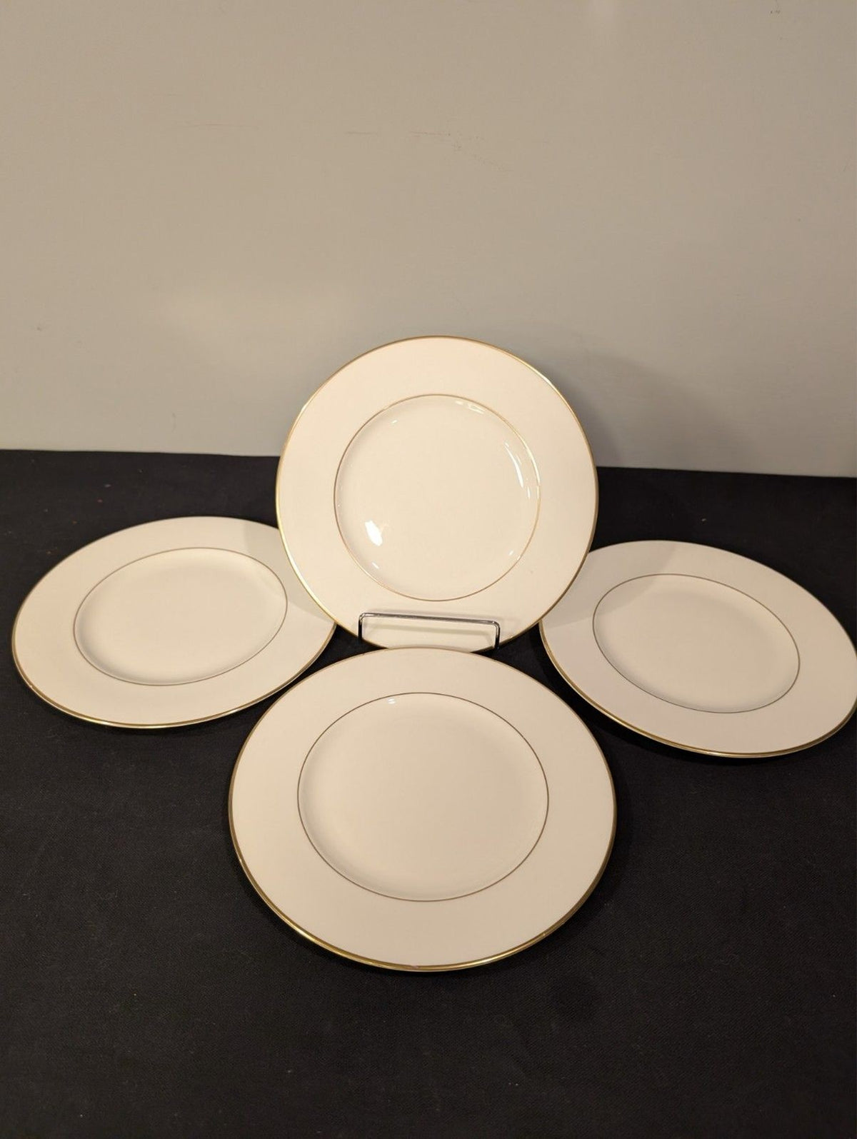 Heinrich Royal Gold Salad Plates Set of 4 – 8.75" – Villeroy & Boch W. German