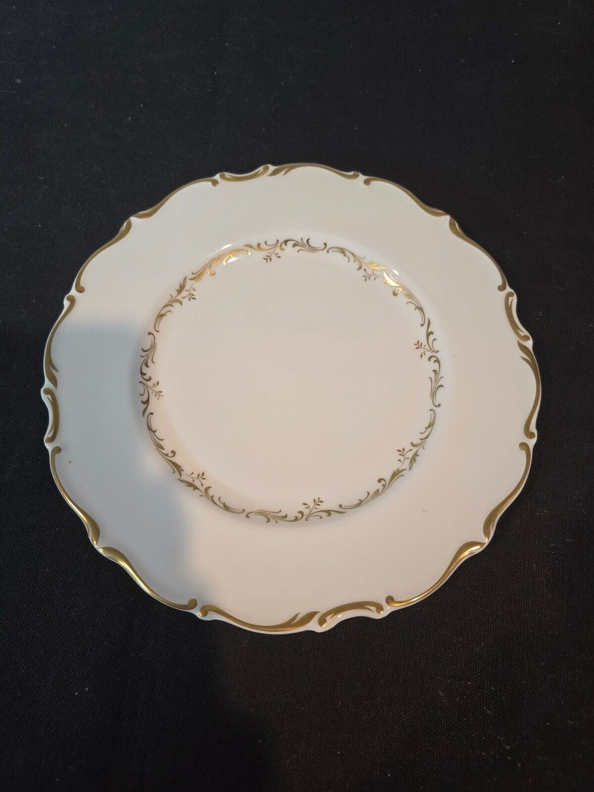 Set of 4 Royal Doulton Richelieu White/Gold 8" Salad Plates H4957