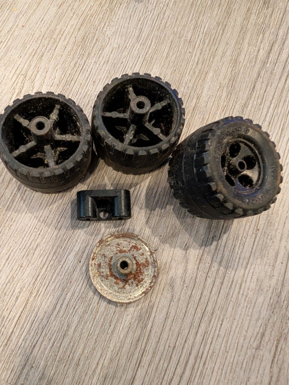 Vintage A.C. Gilbert Erector Set Parts Lot – Motor, Wheels, Pulleys, Axels