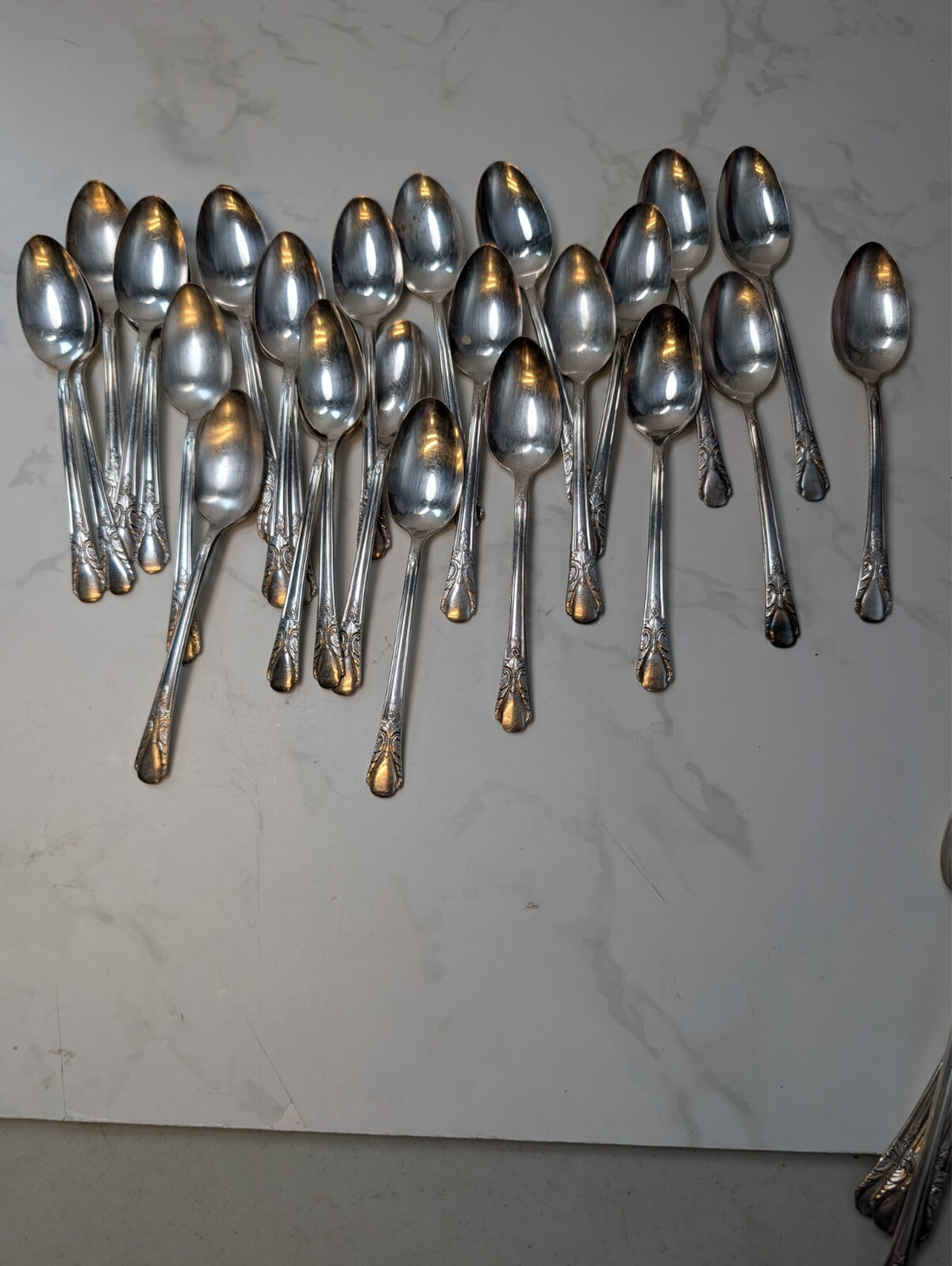 Vintage Wm Rogers Avalon Cabin Silverplate Flatware 90 Pc Service for 12