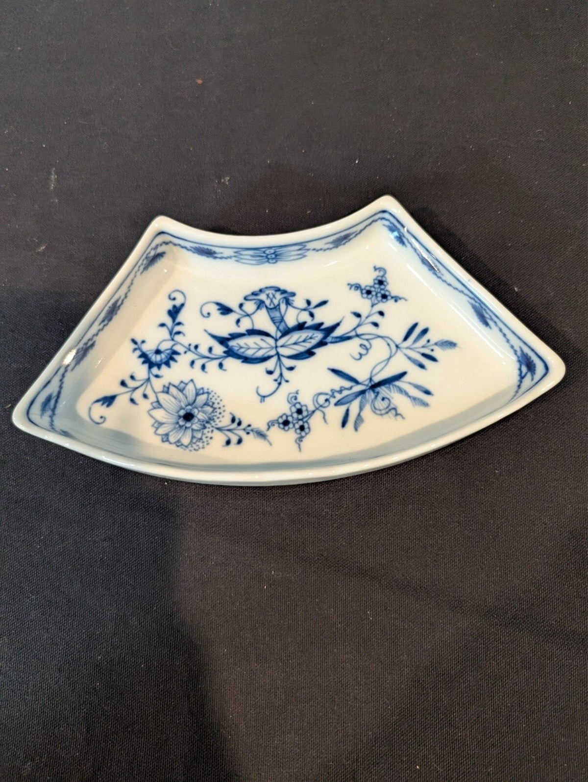 Meissen Blue Onion 5-Piece Crescent Serving Set – Crossed Swords Mark