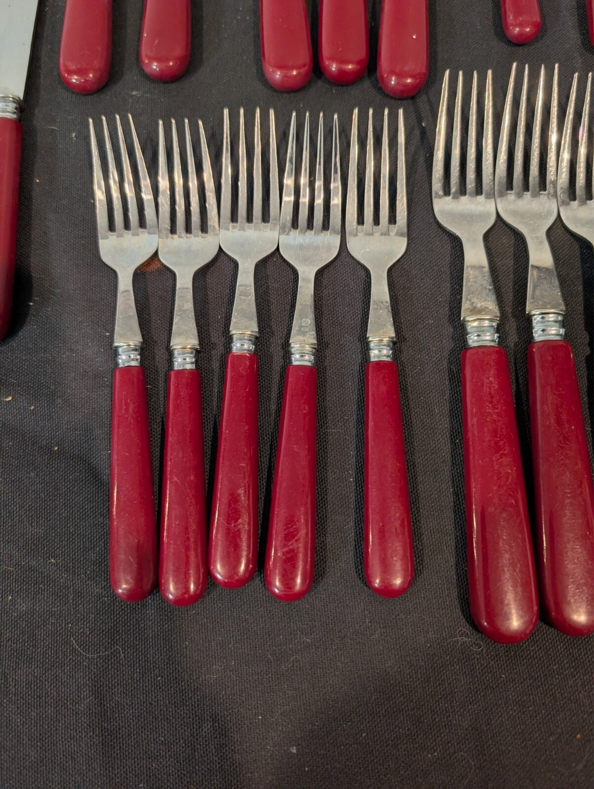 Ginkgo GIK3 Burgundy Handle 18/8 Stainless Flatware Korea 25 Pc Service for 5