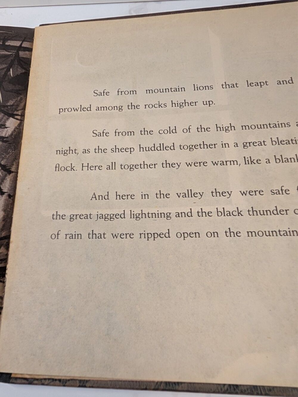 Little Lost Lamb by Golden MacDonal and Leodnard Weisgard (1945 First Edition)