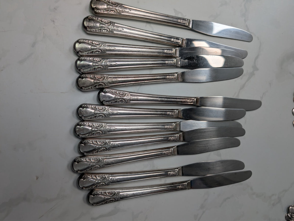Vintage Wm Rogers Avalon Cabin Silverplate Flatware 90 Pc Service for 12