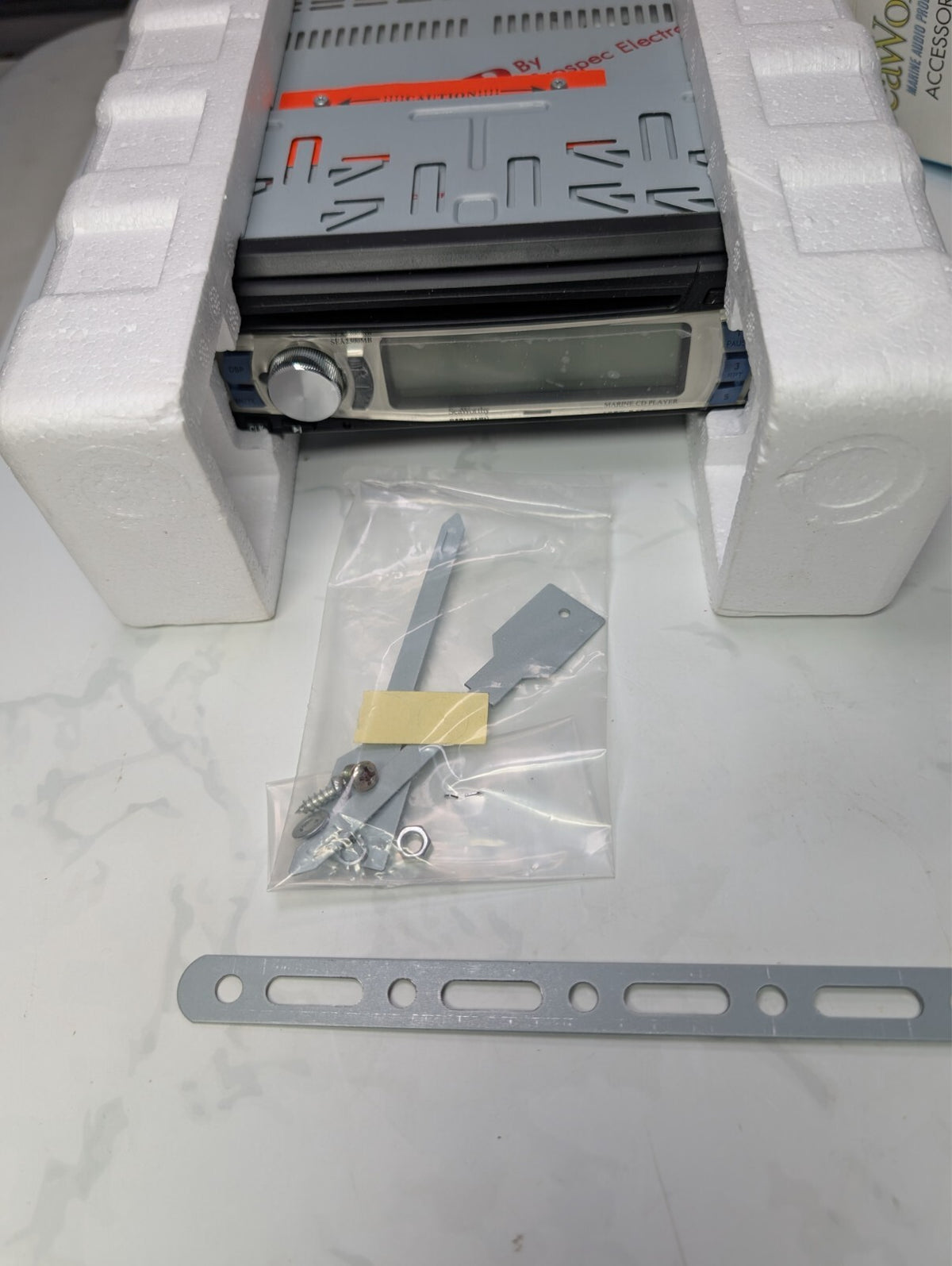 SeaWorthy SEA2300MB Marine AM/FM CD Receiver NOS 4x40W Prospec 2006