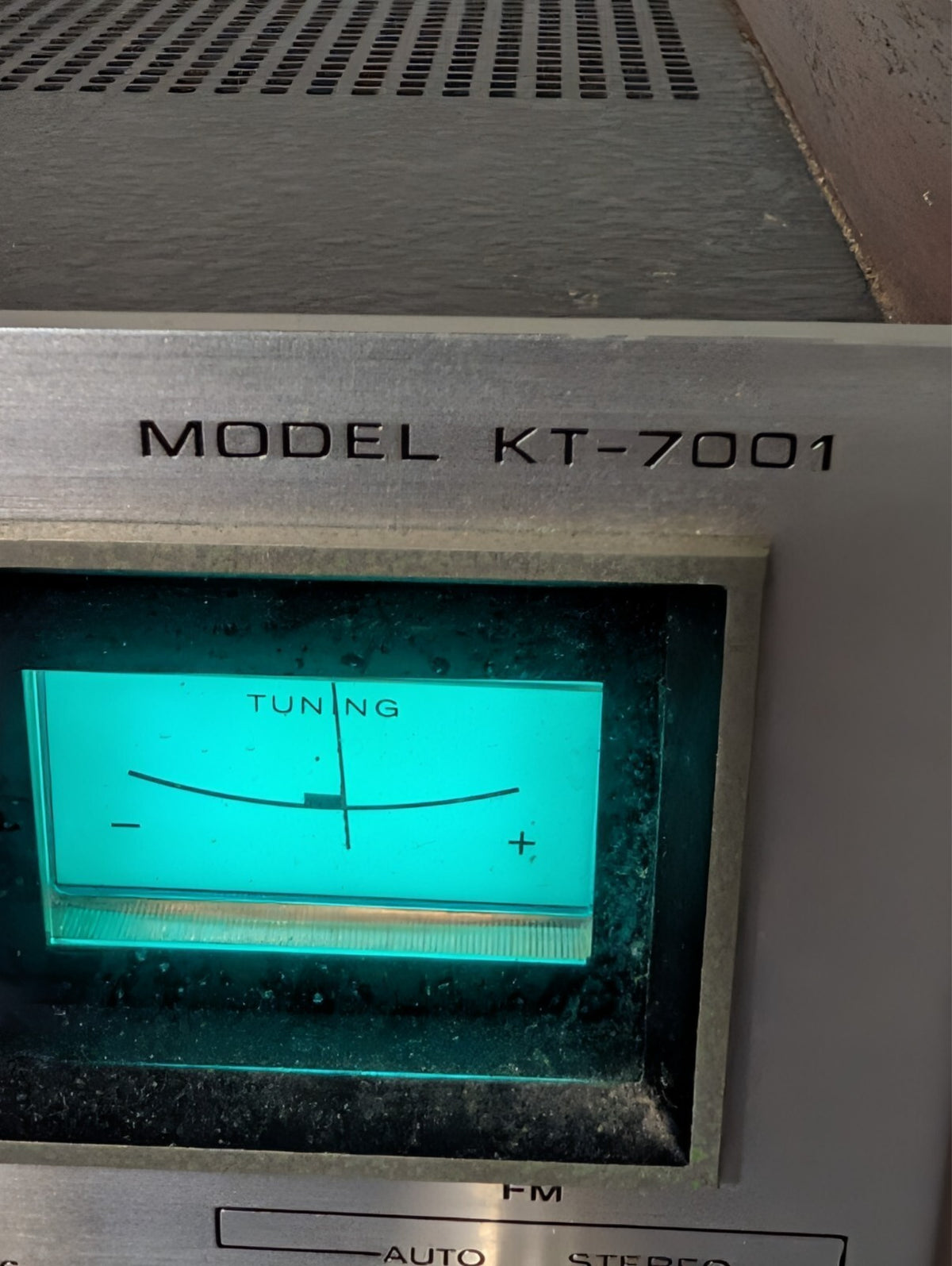 Kenwood KT-7001 AM FM Stereo Tuner Solid State Wood Case Audio HiFi 1970s