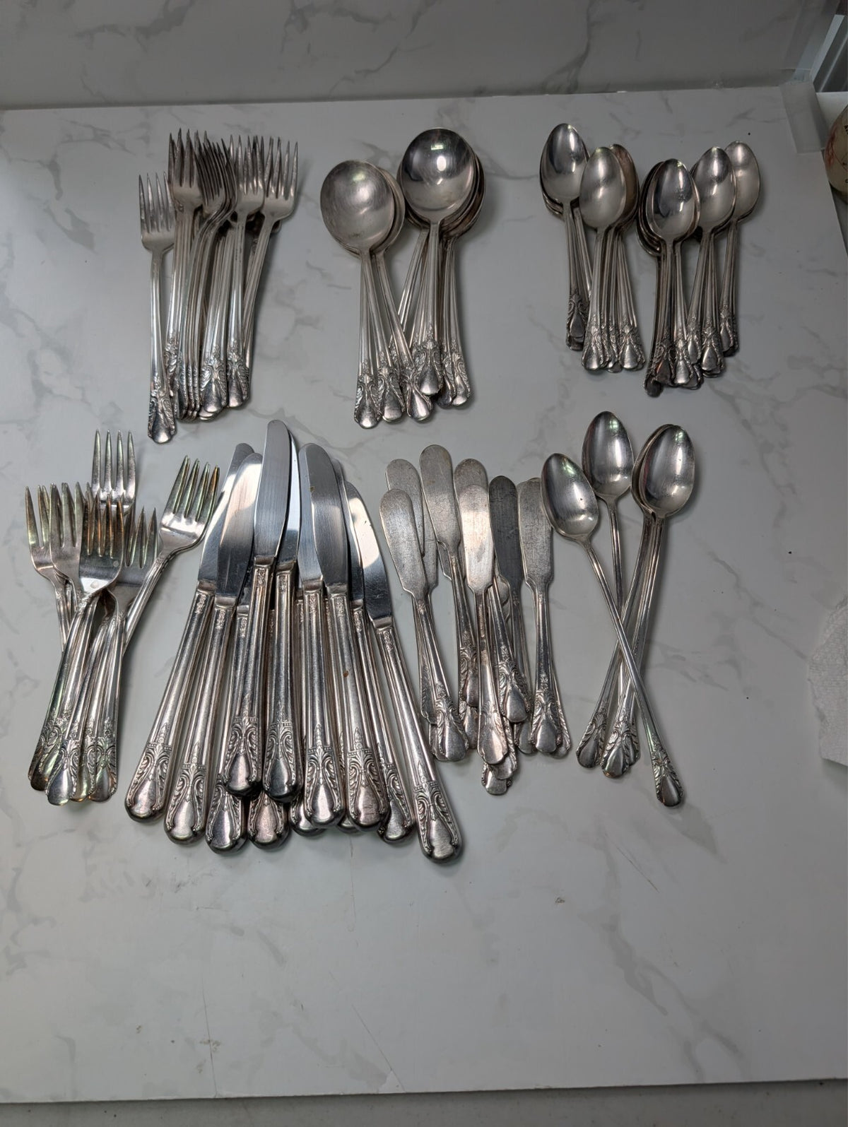 Vintage Wm Rogers Avalon Cabin Silverplate Flatware 90 Pc Service for 12